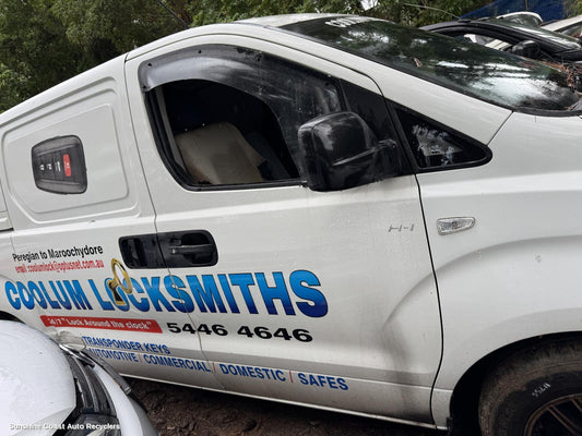 2009 Hyundai Iload/imax Right Front Door Window