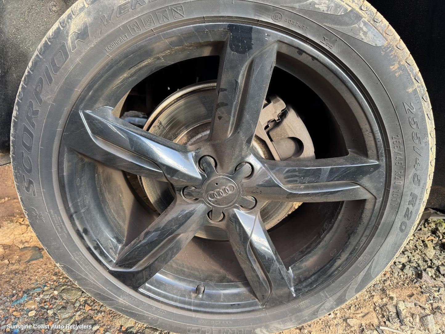 2011 Audi Q5 Right Front Hub Assembly