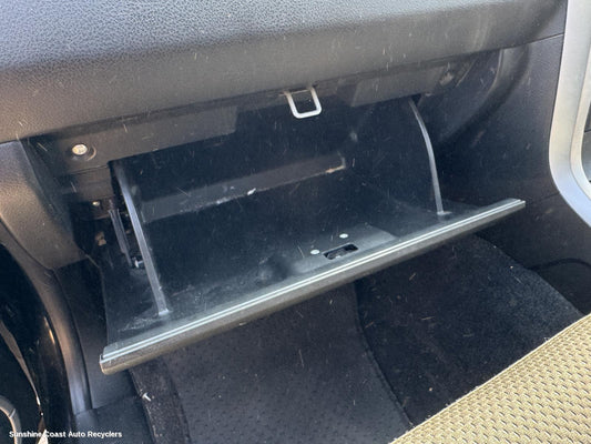 2008 Suzuki Vitara Glove Box