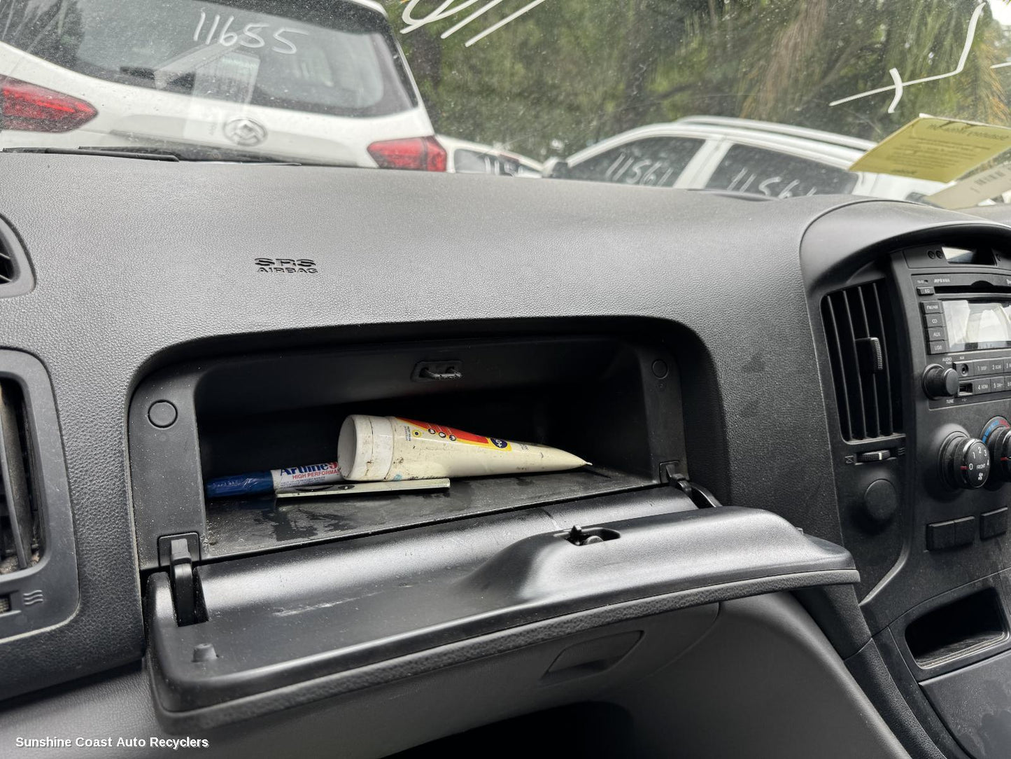 2012 Hyundai Iload/imax Glove Box