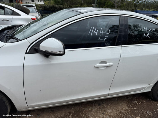 2012 Volvo S60/v60 Left Front Door Window
