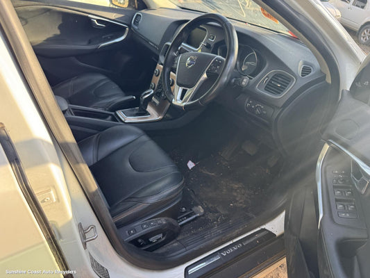 2015 Volvo S40 Front Seat