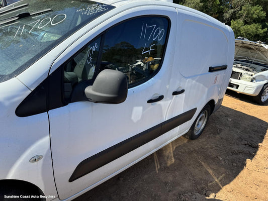 2013 Peugeot Partner Left Front Door Window