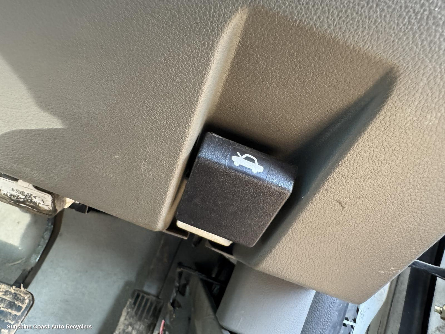 2012 Great Wall V200/v240 Bonnet Release