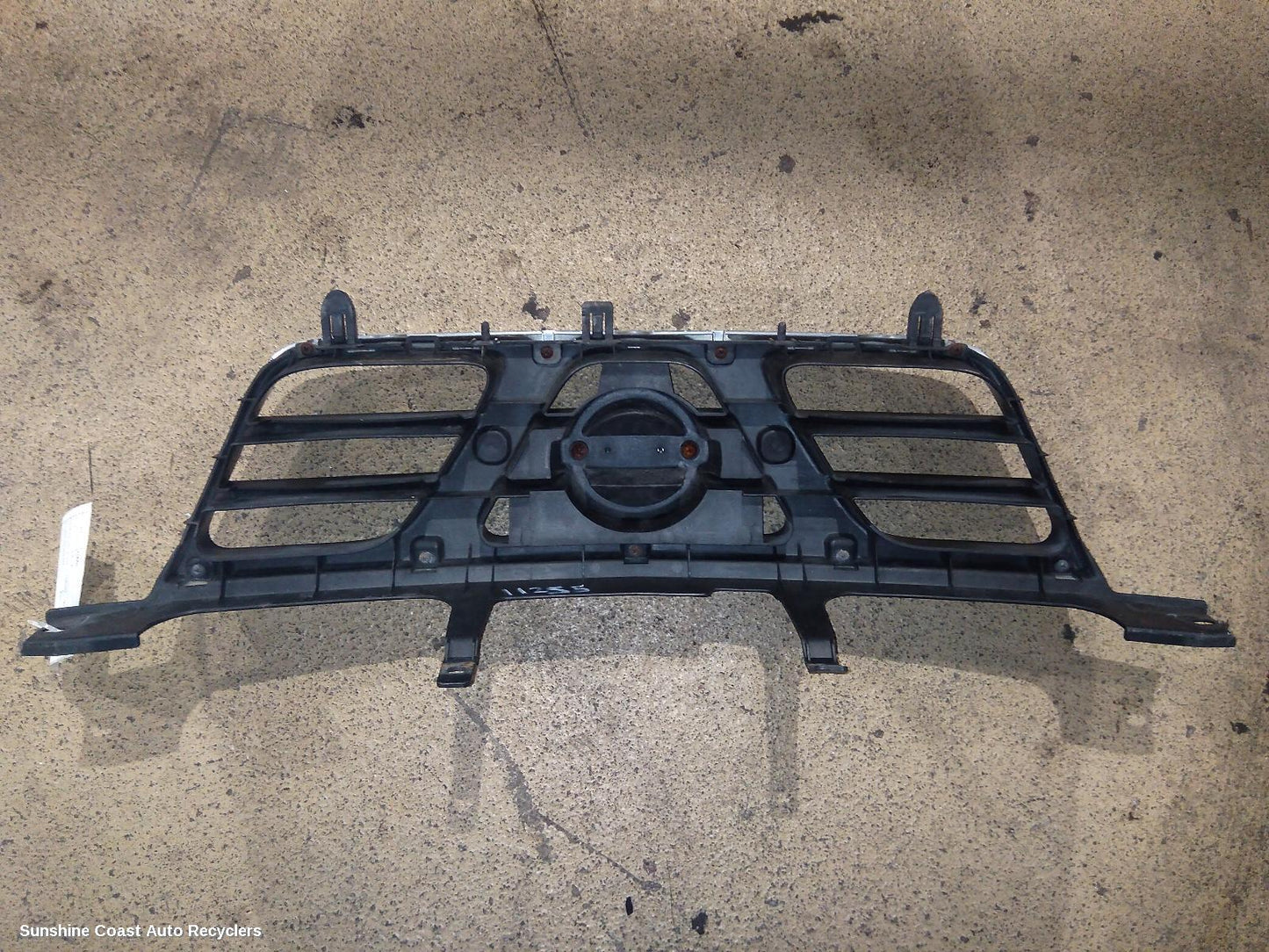 2001 Nissan Xtrail Grille