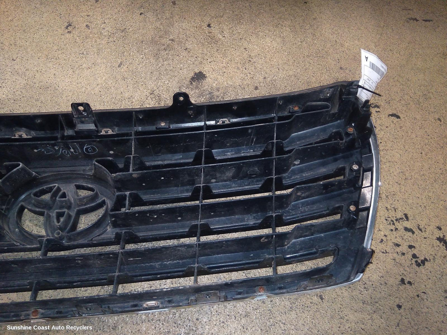 2012 Toyota Landcruiser Grille