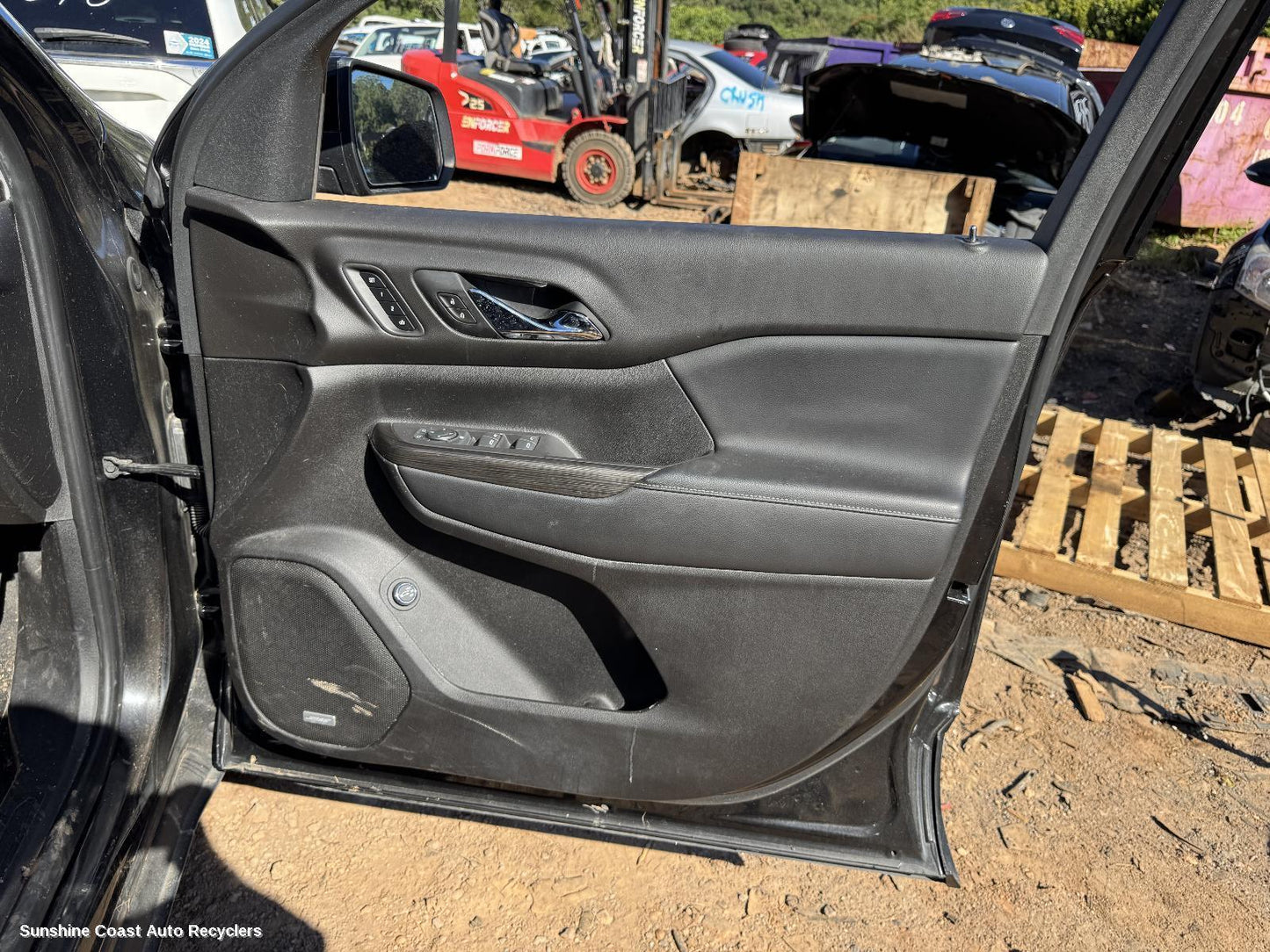 2019 Holden Acadia Right Front Window Reg Motor