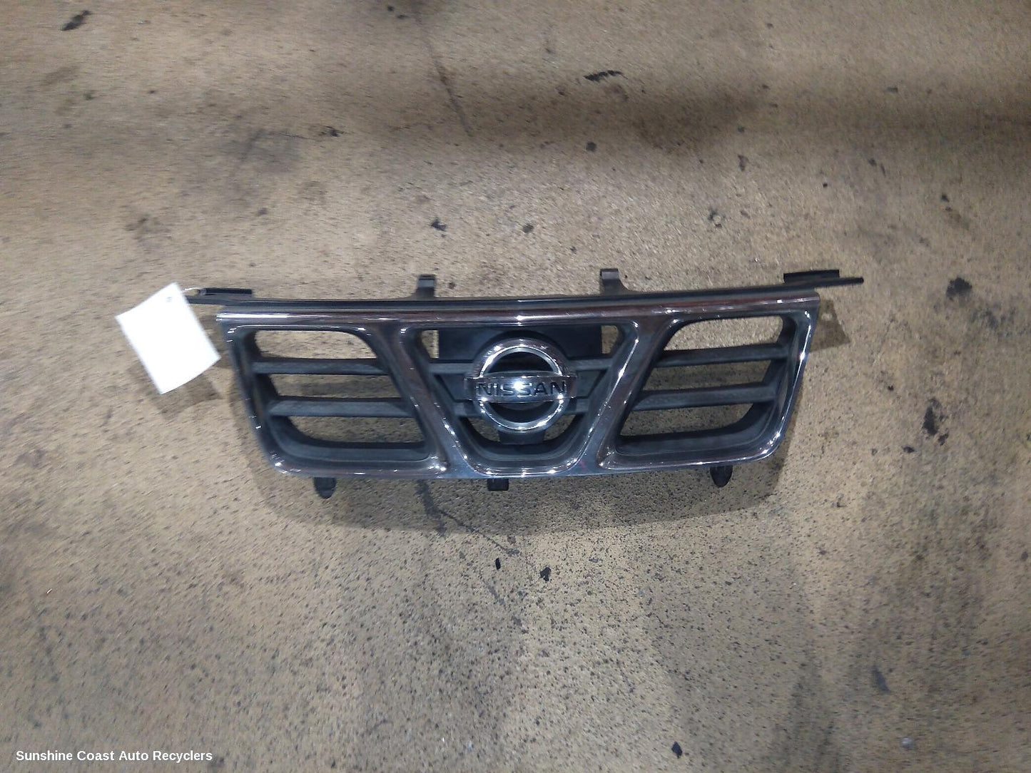 2001 Nissan Xtrail Grille