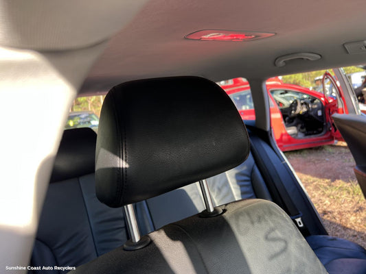 2010 Volkswagen Passat Headrest