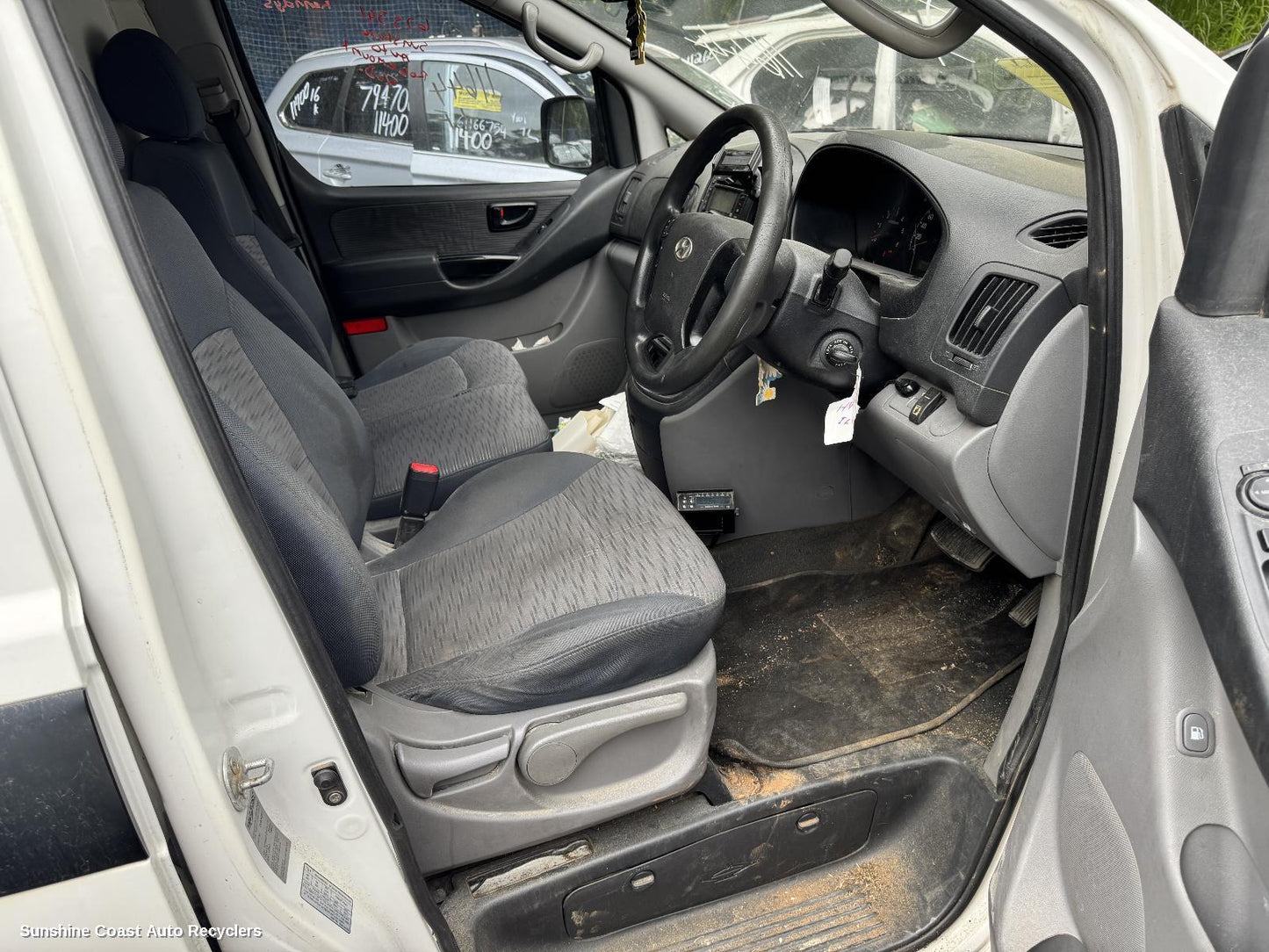 2012 Hyundai Iload/imax Glove Box