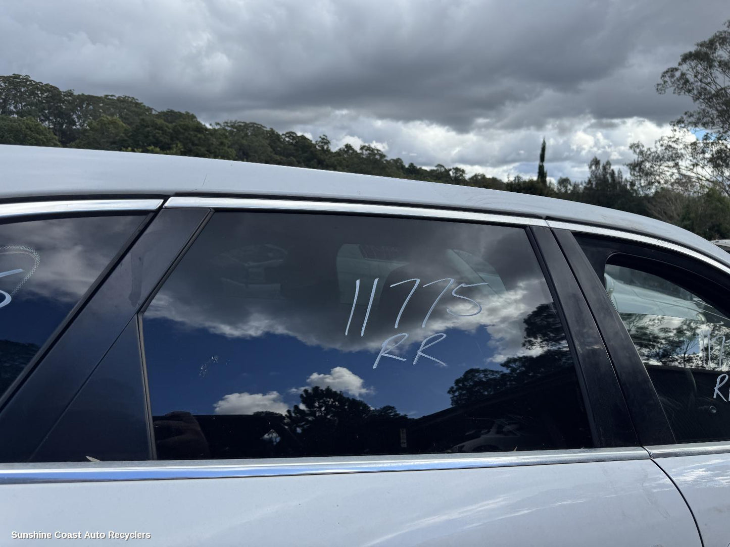 2016 Jaguar F Pace Right Rear Door Window