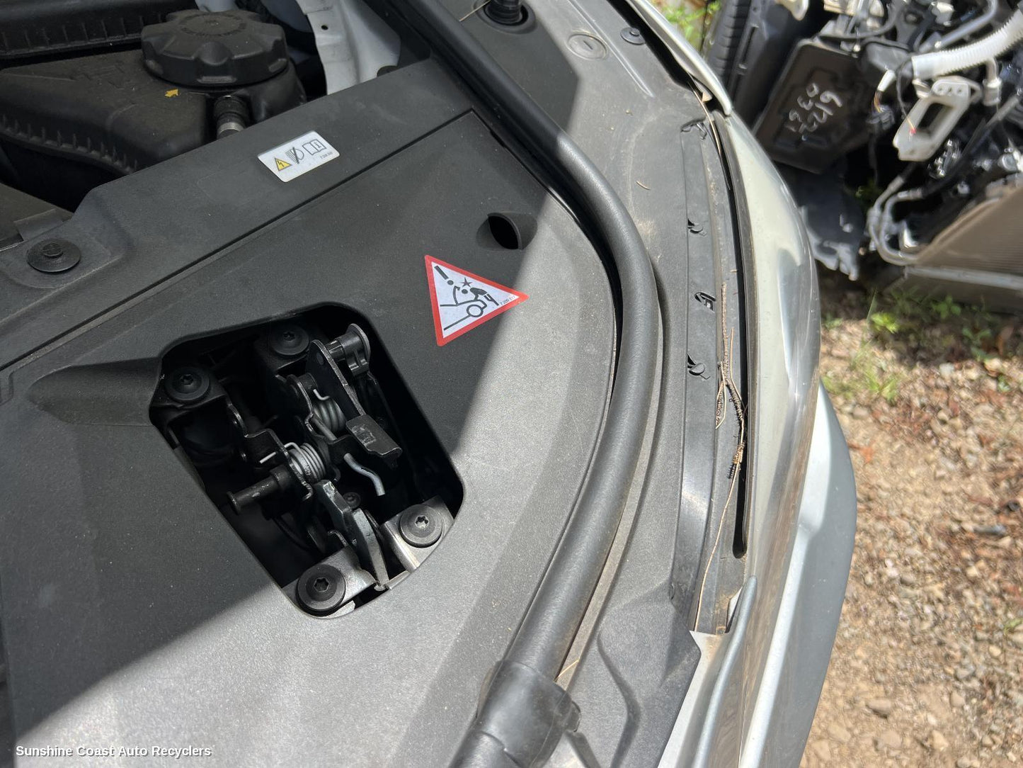 2011 Bmw 7 Series Bonnet Lock Support