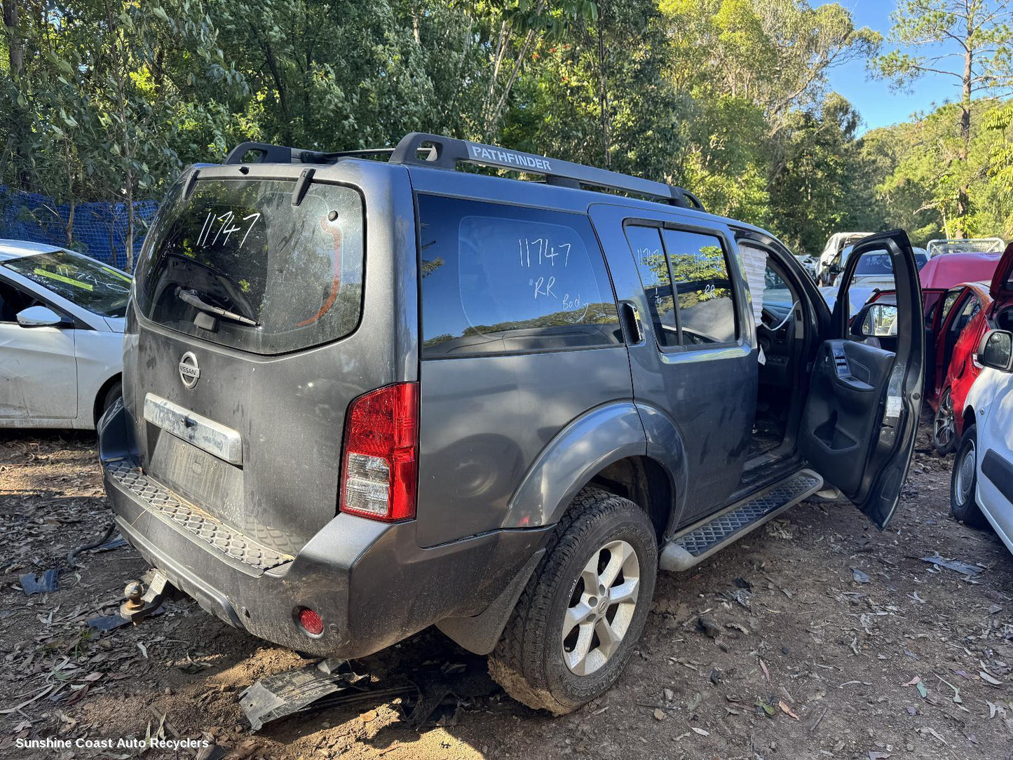 2010 Nissan Pathfinder Side Step Skirt