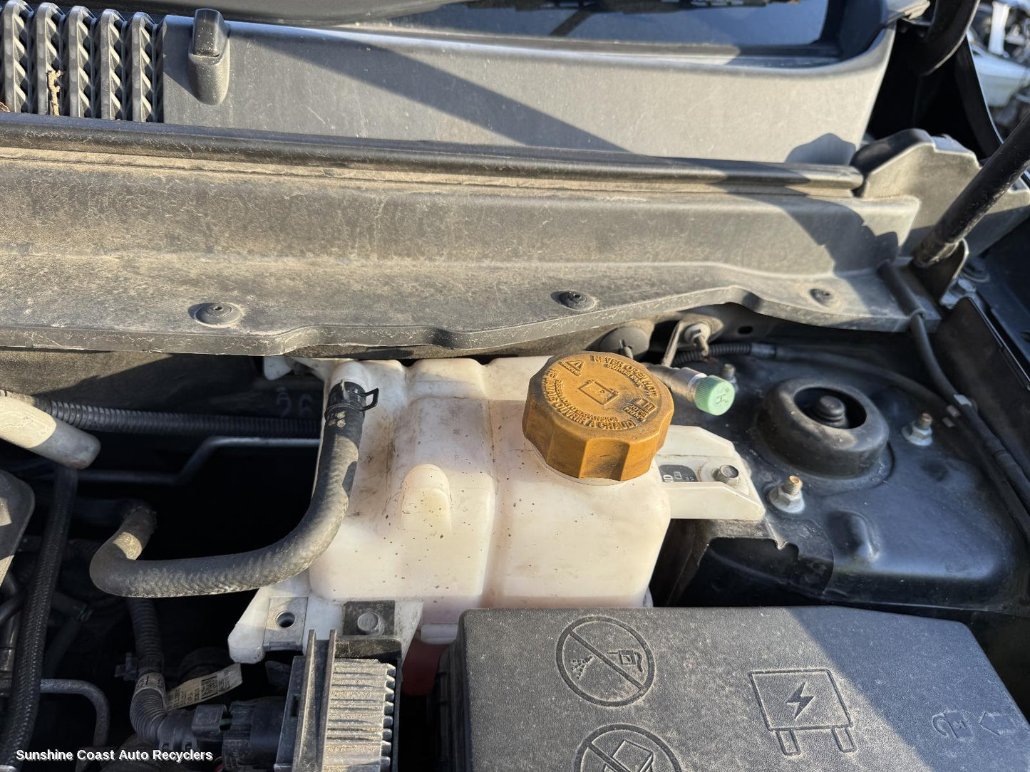 2013 Holden Captiva Overflow Bottle