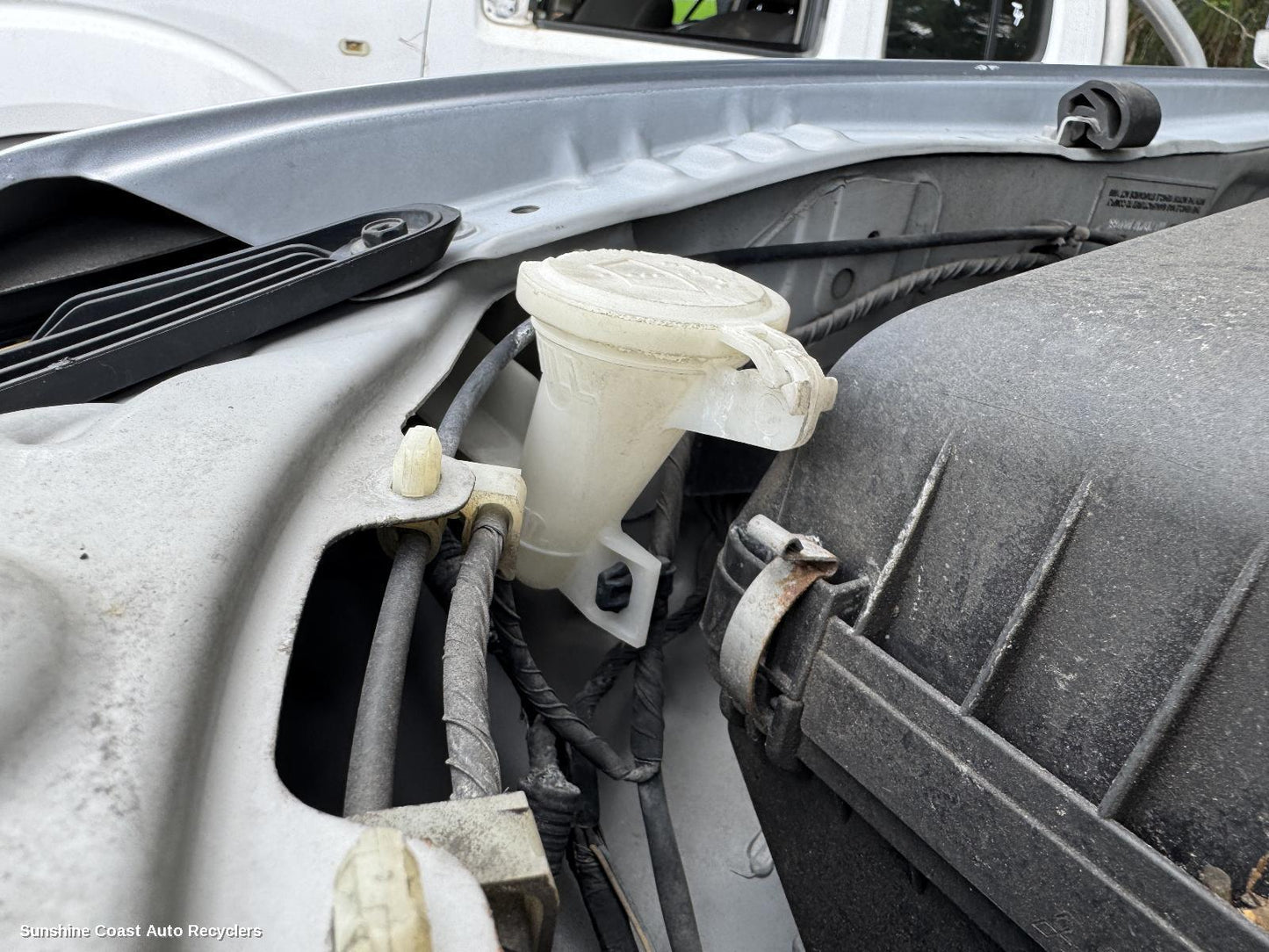 2007 Mitsubishi Pajero Washer Bottle