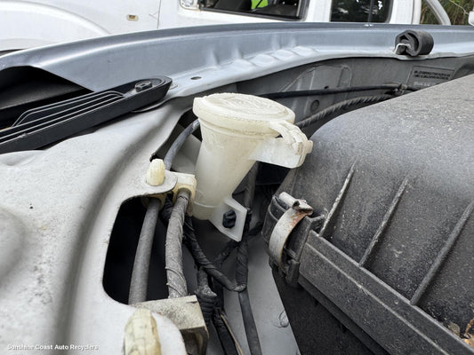 2007 Mitsubishi Pajero Washer Bottle