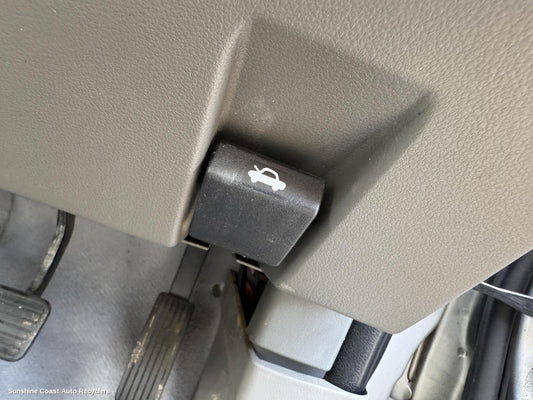 2012 Great Wall V200/v240 Bonnet Release