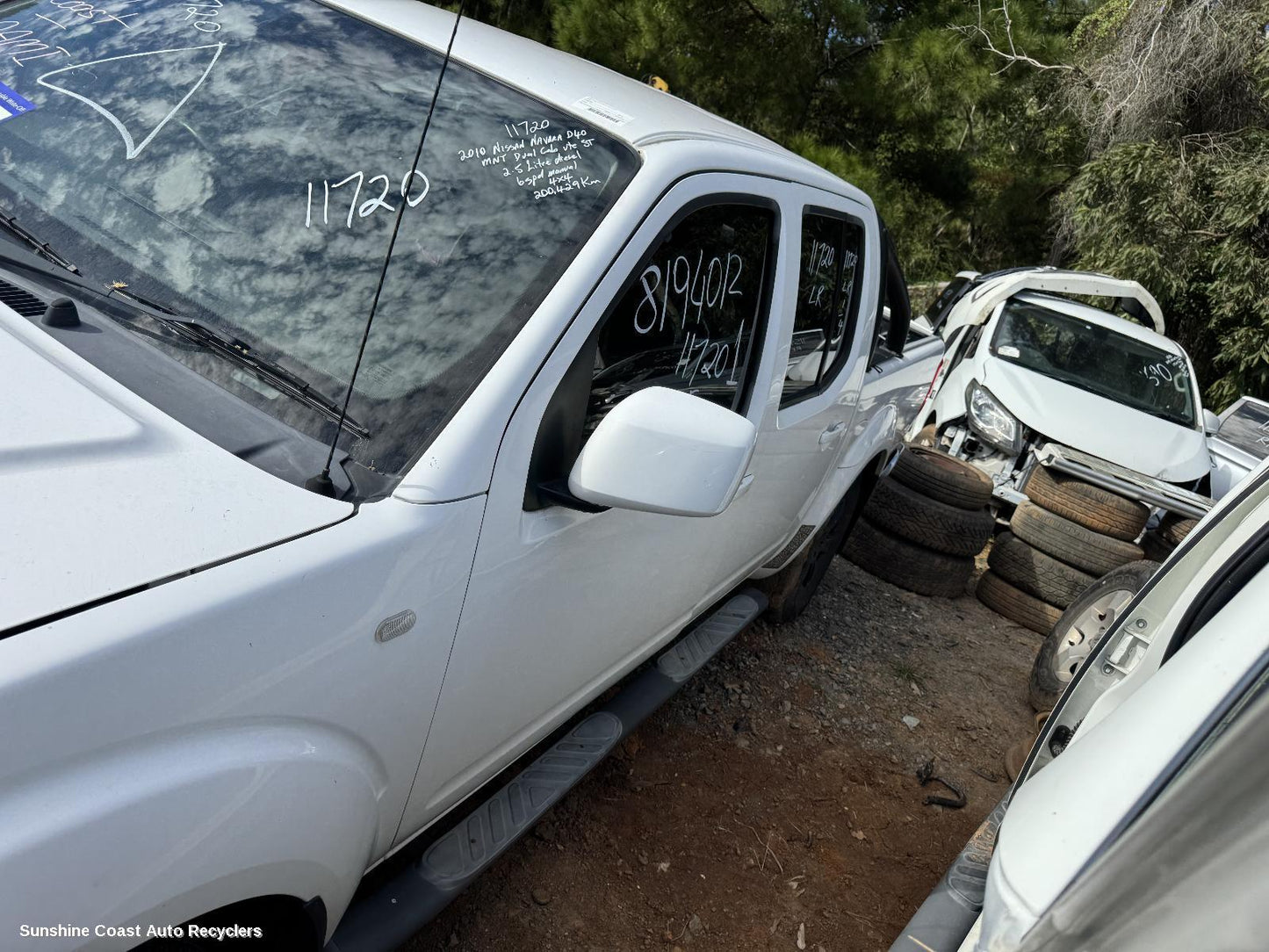 2010 Nissan Navara Left Front Door