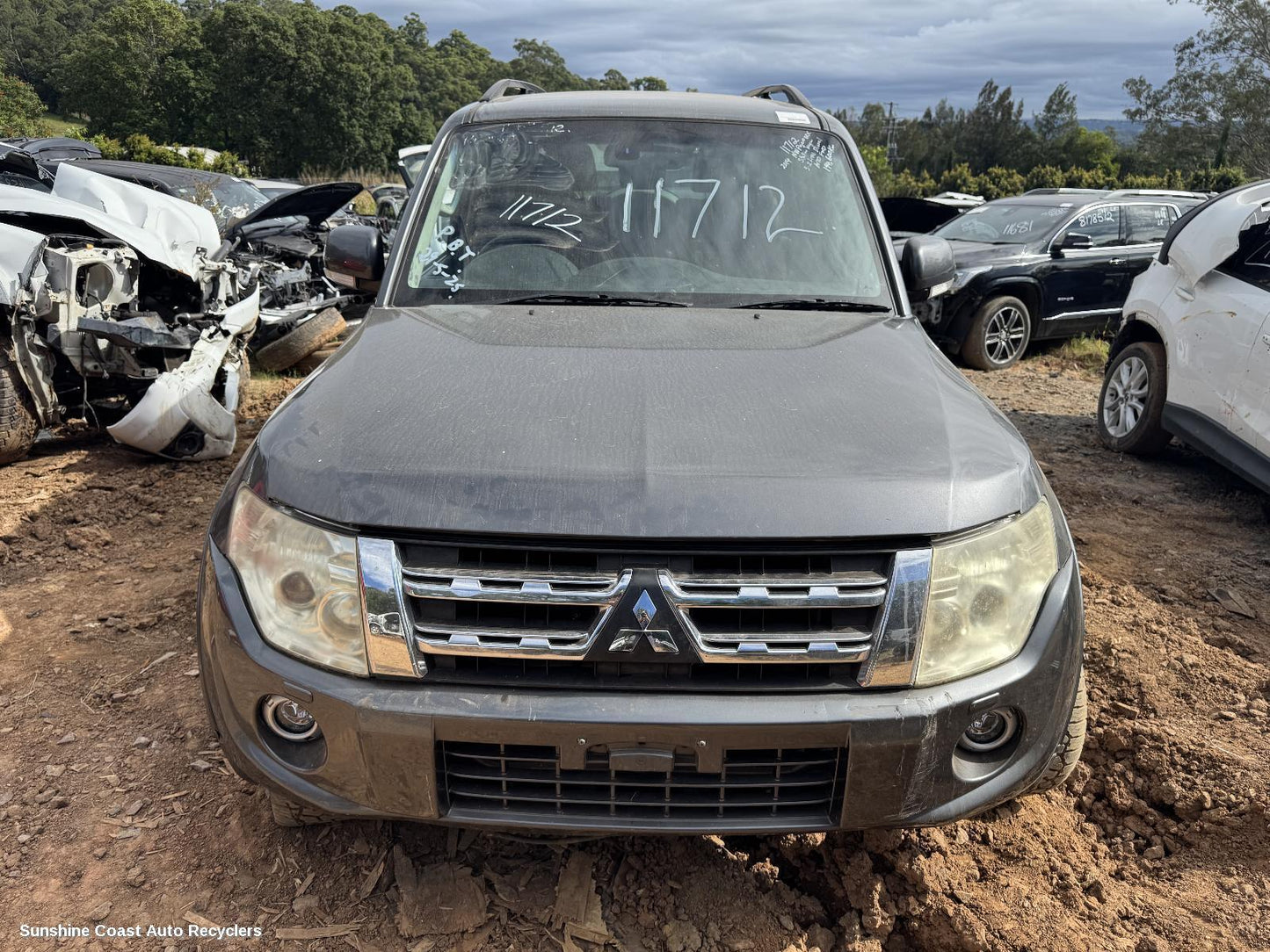 2014 Mitsubishi Pajero Floor Mats