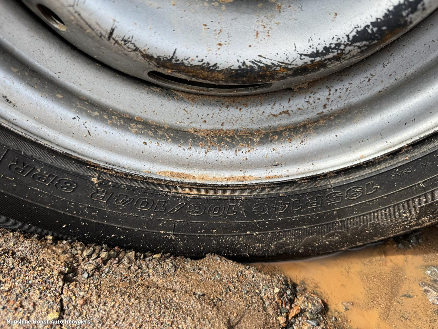2002 Toyota Hilux Tyre