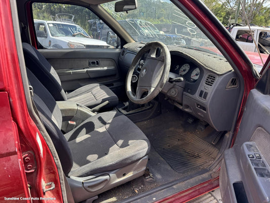 2003 Nissan Navara Console