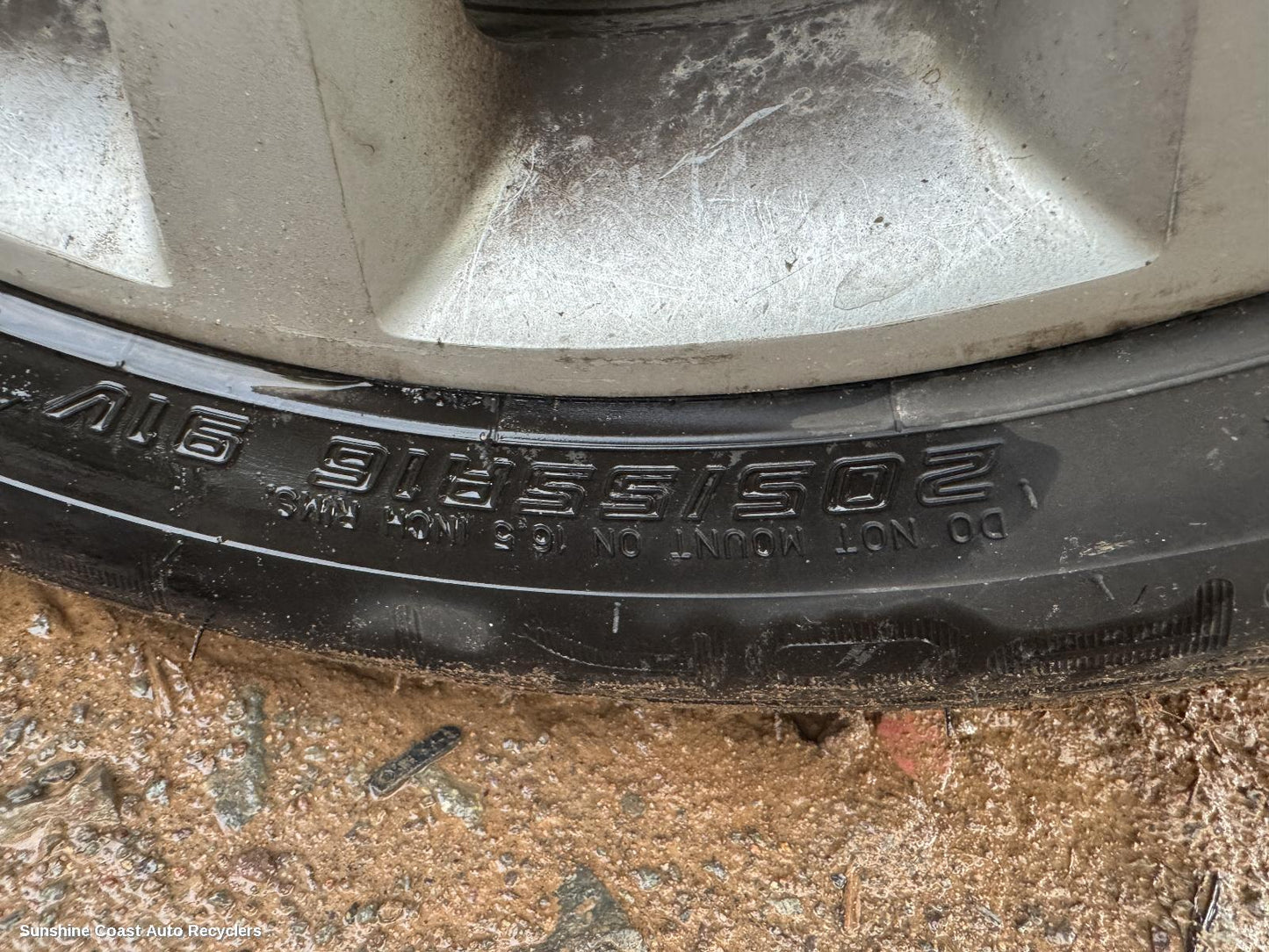 2010 Volkswagen Golf Tyre