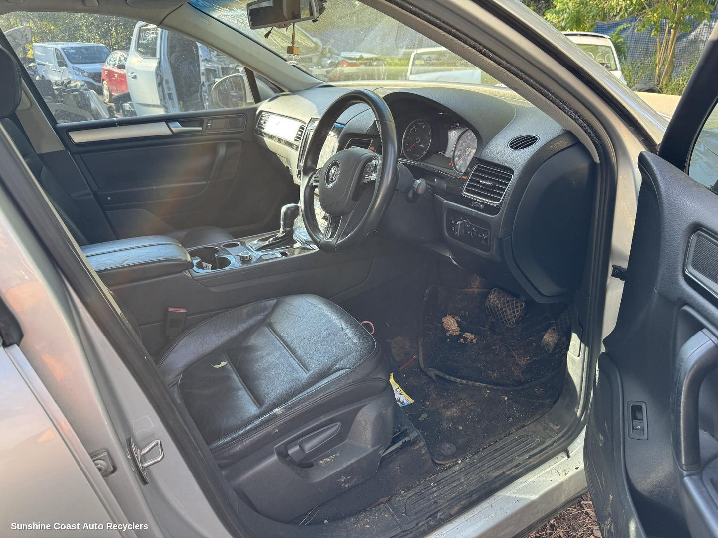 2011 Volkswagen Touareg Right Guard Liner