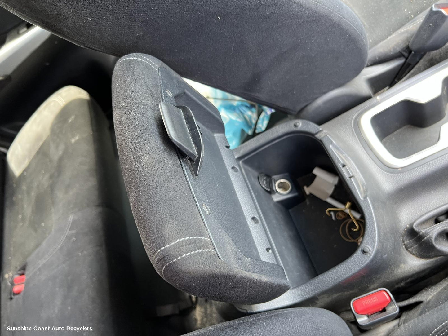 2018 Nissan Navara Console