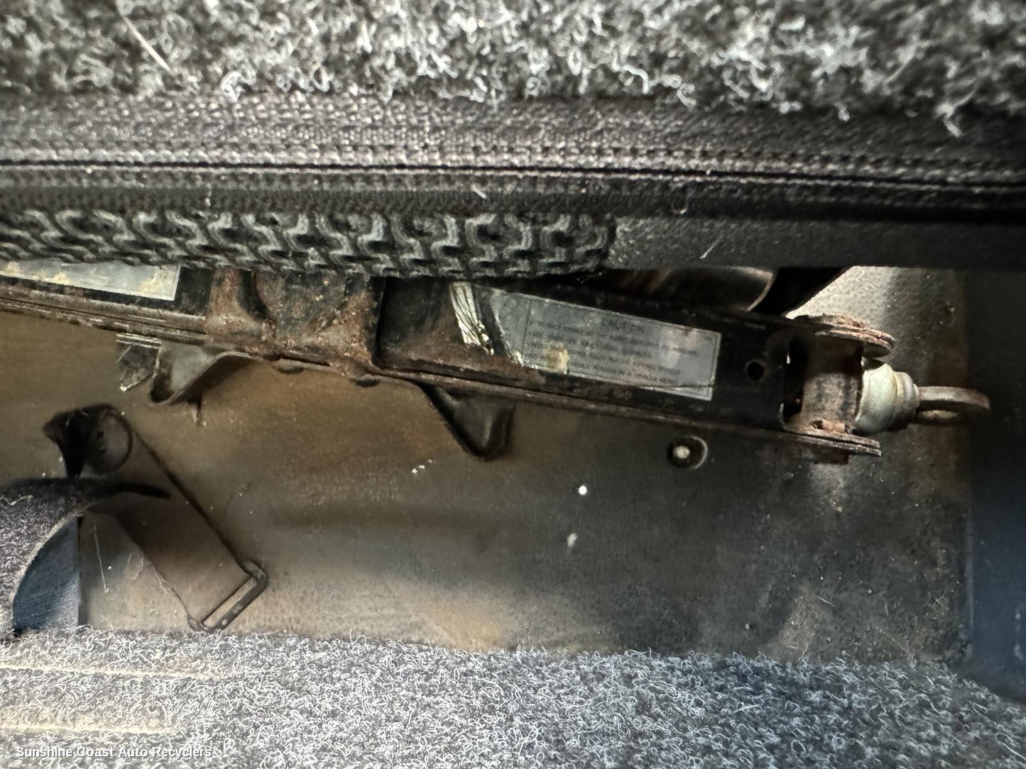 2013 Volkswagen Amarok Jack