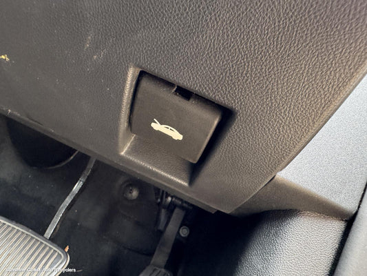 2011 Holden Commodore Bonnet Release