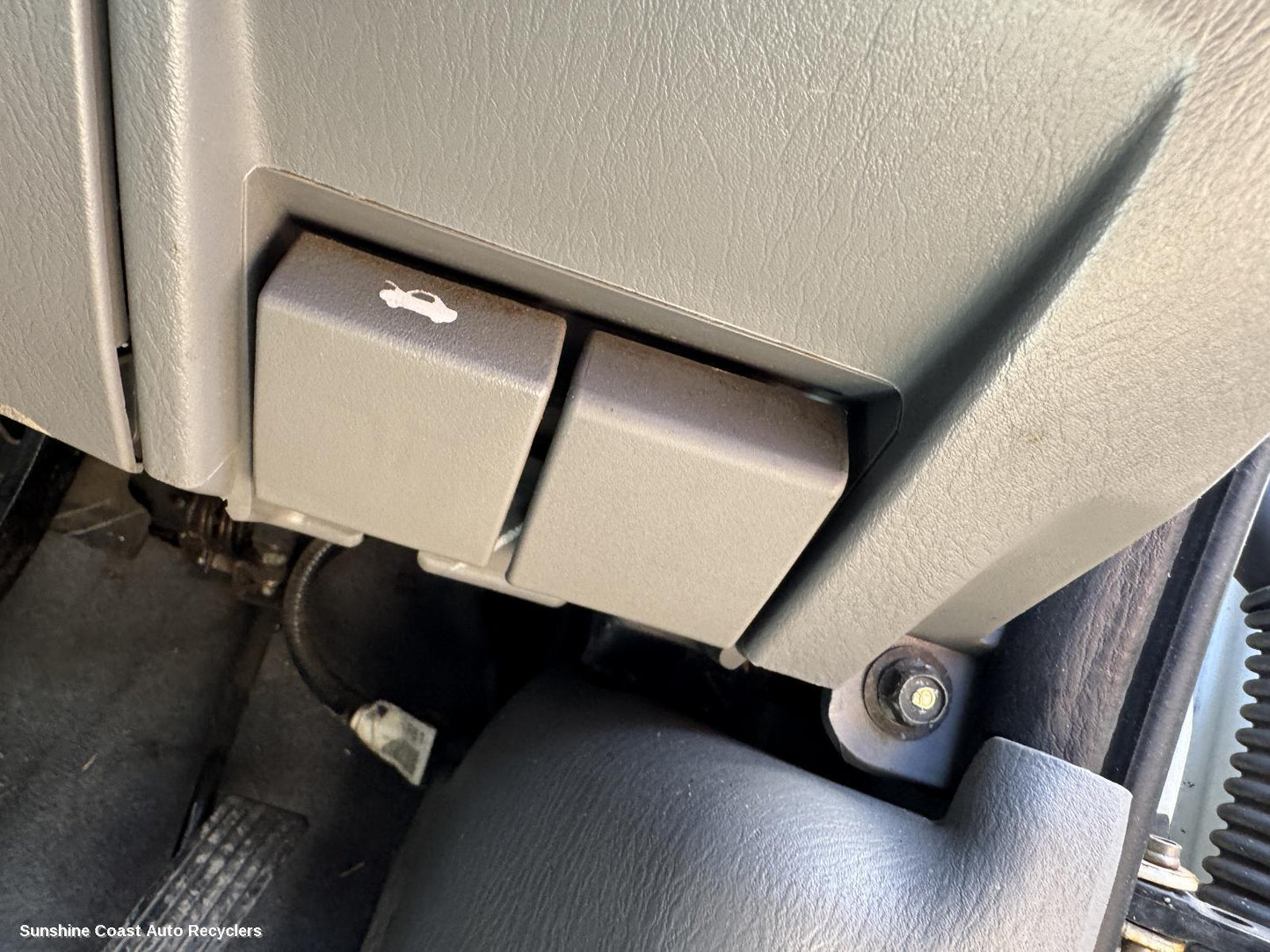 2009 Mazda Bt50 Bonnet Release