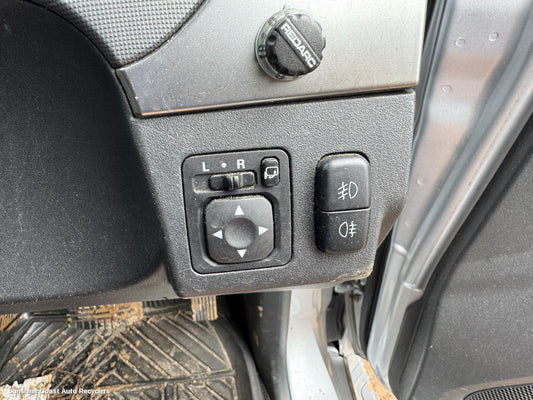 2014 Mitsubishi Pajero Misc Switch Relay