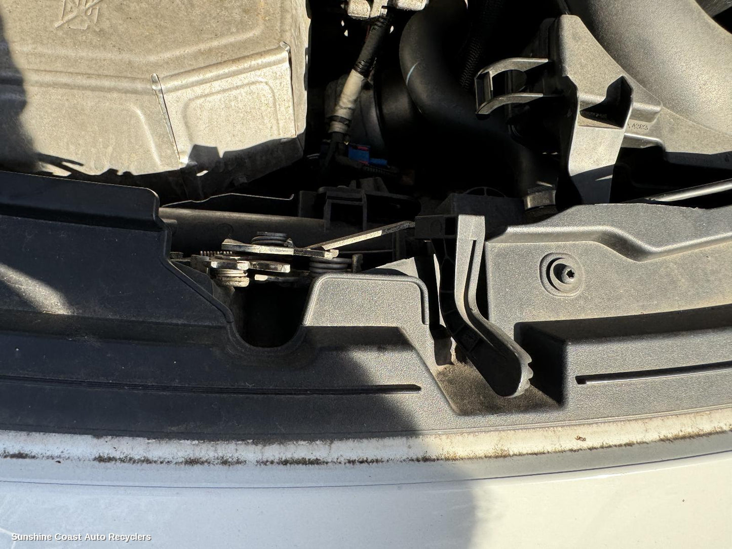 2011 Peugeot 207 Bonnet Lock Support