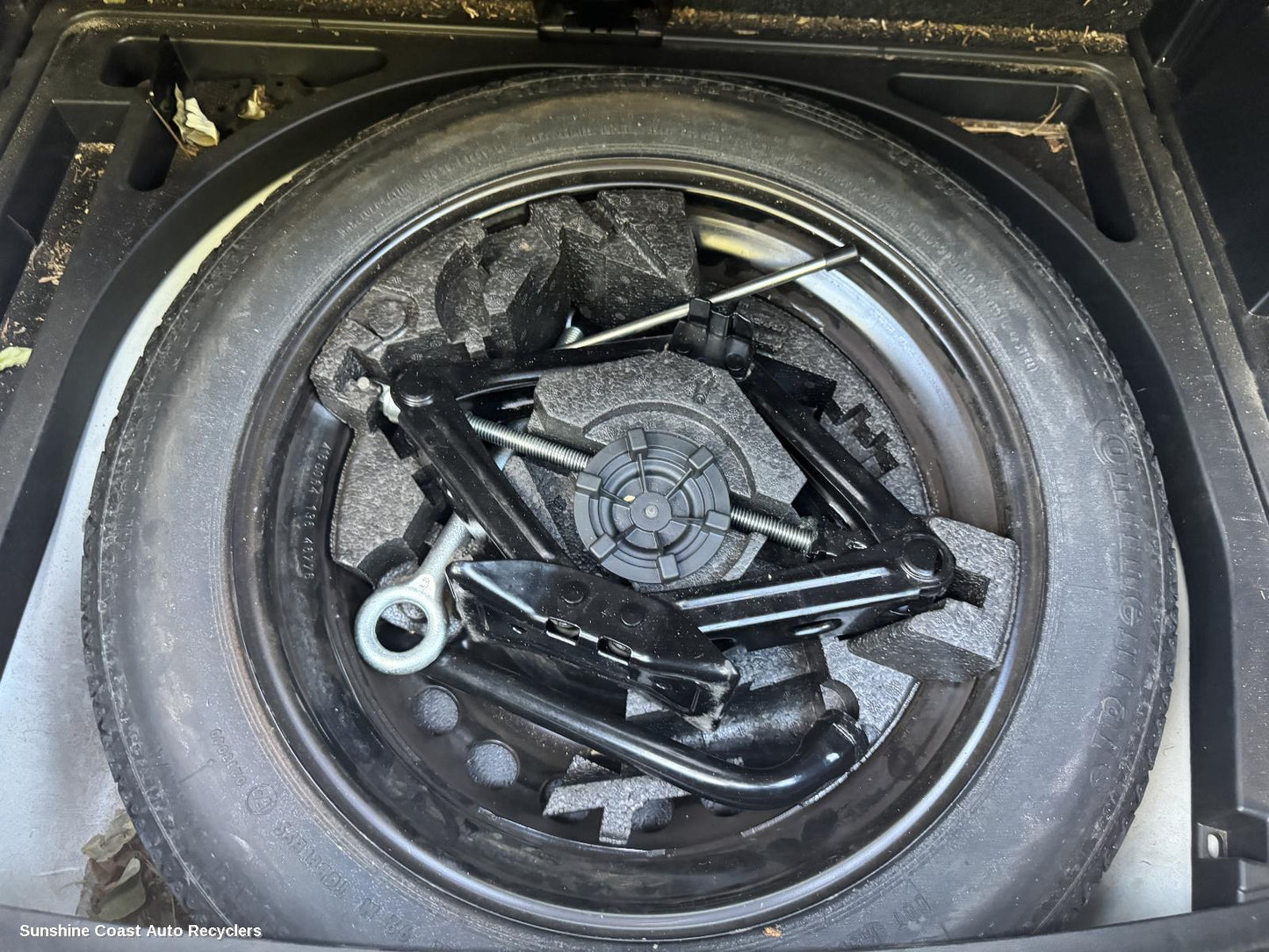 2015 Volvo S40 Jack Tool Kit