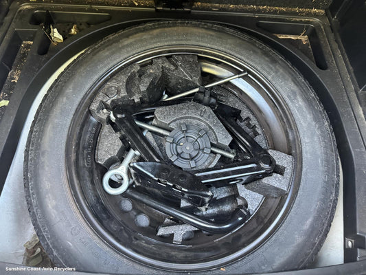 2015 Volvo S40 Jack Tool Kit