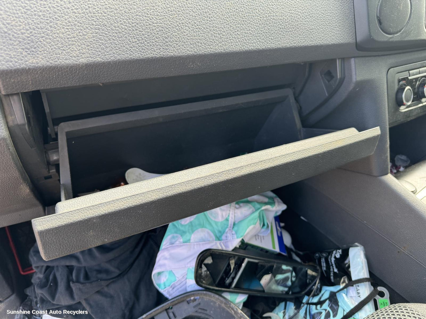 2013 Volkswagen Amarok Glove Box