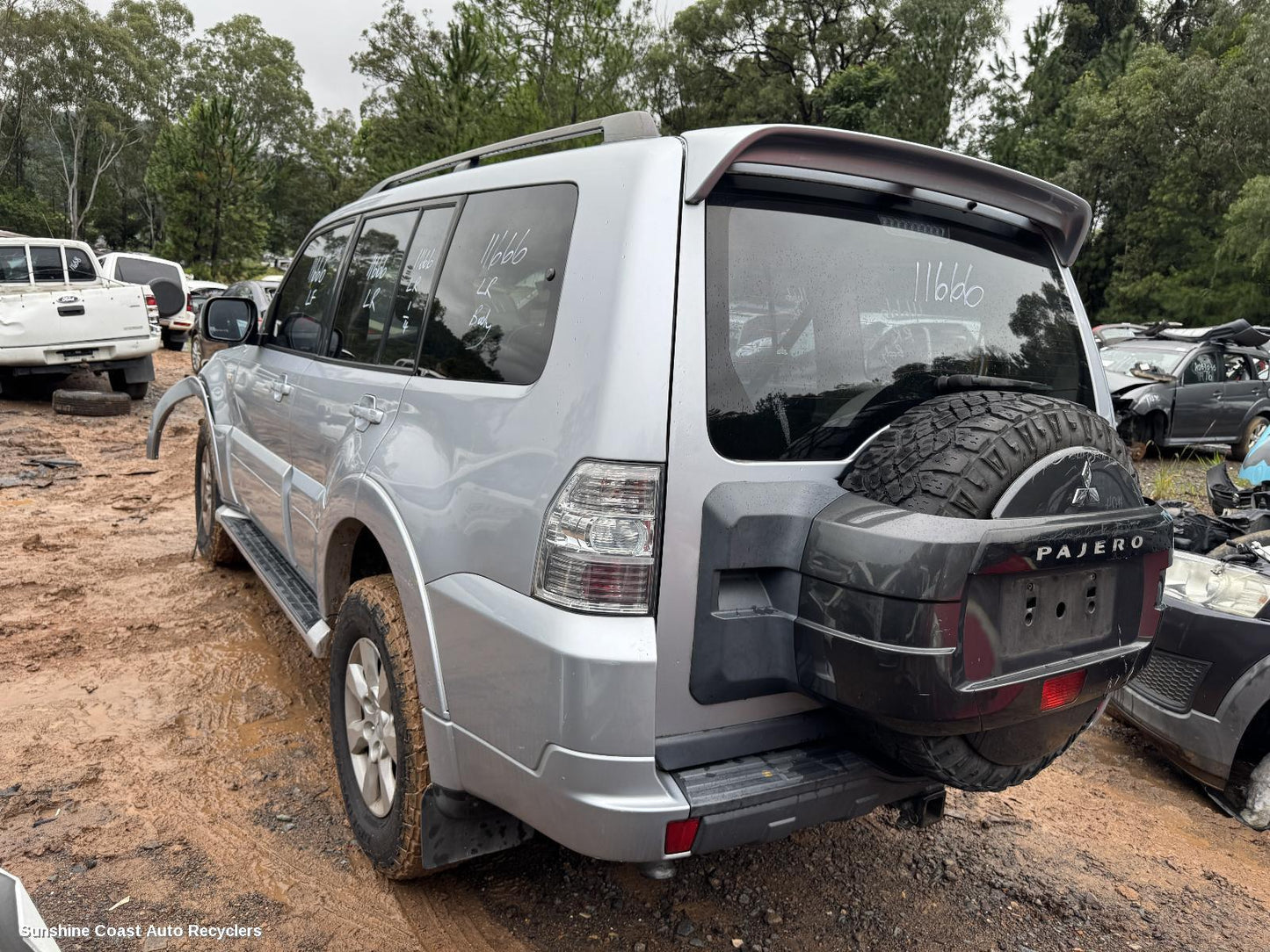 2014 Mitsubishi Pajero Column