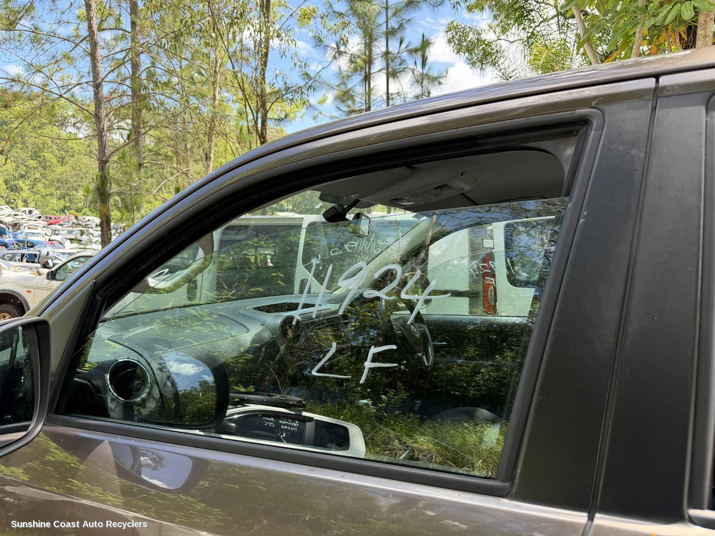 2010-2022 Volkswagen Amarok Left Front Door Window