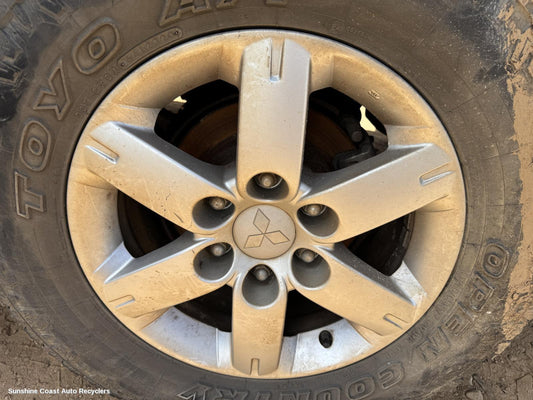 2006 Mitsubishi Pajero Wheel Mag