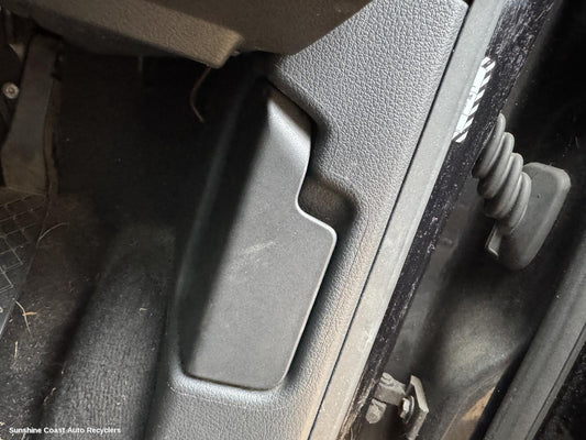 2016 Volkswagen Touareg Bonnet Release