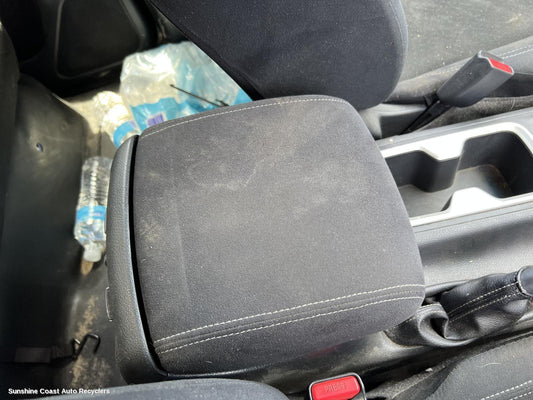 2018 Nissan Navara Console