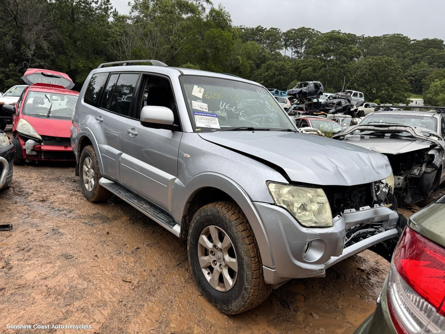 2014 Mitsubishi Pajero Left Rear Door Window