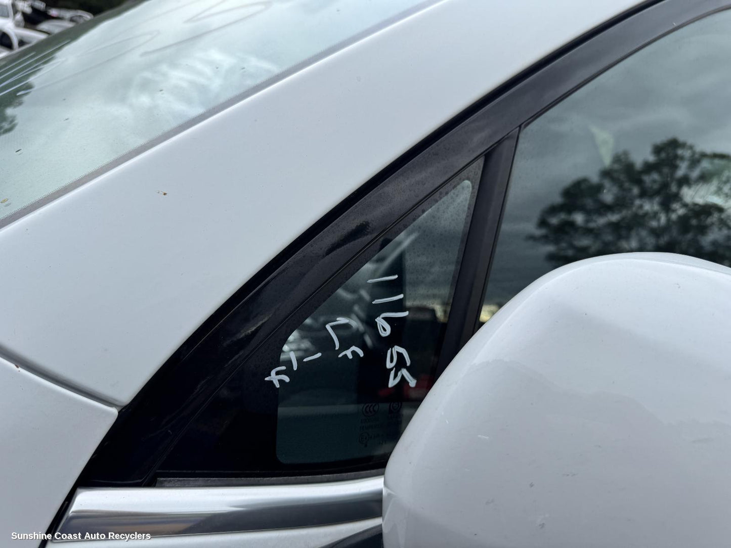 2022 Ldv D90 Left Front 1 4 Door Glass