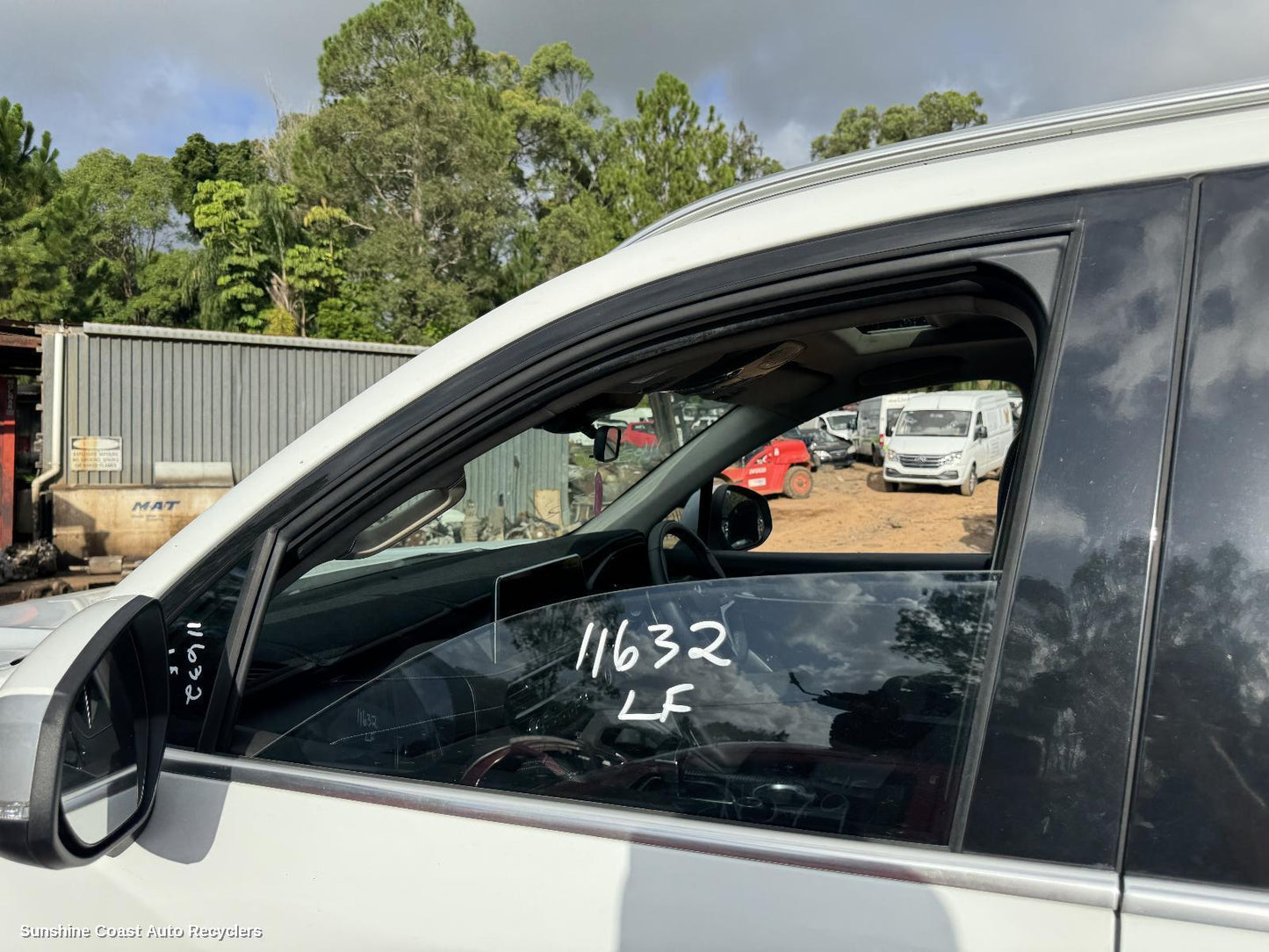 2022 Ldv D90 Left Front Door Window