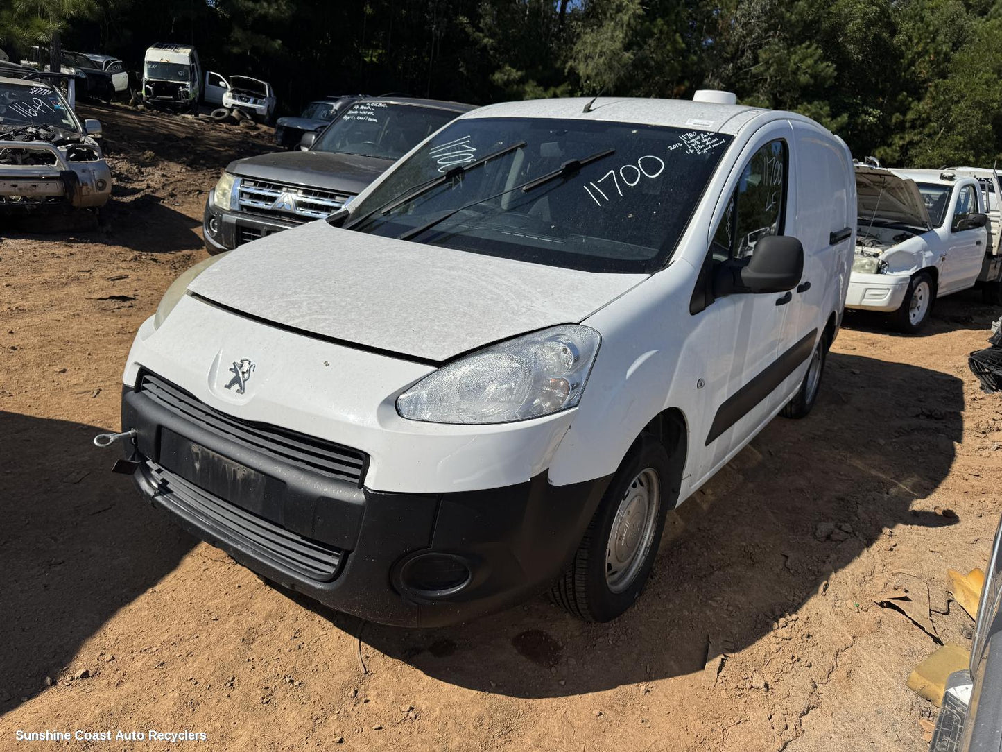 2013 Peugeot Partner Left Guard