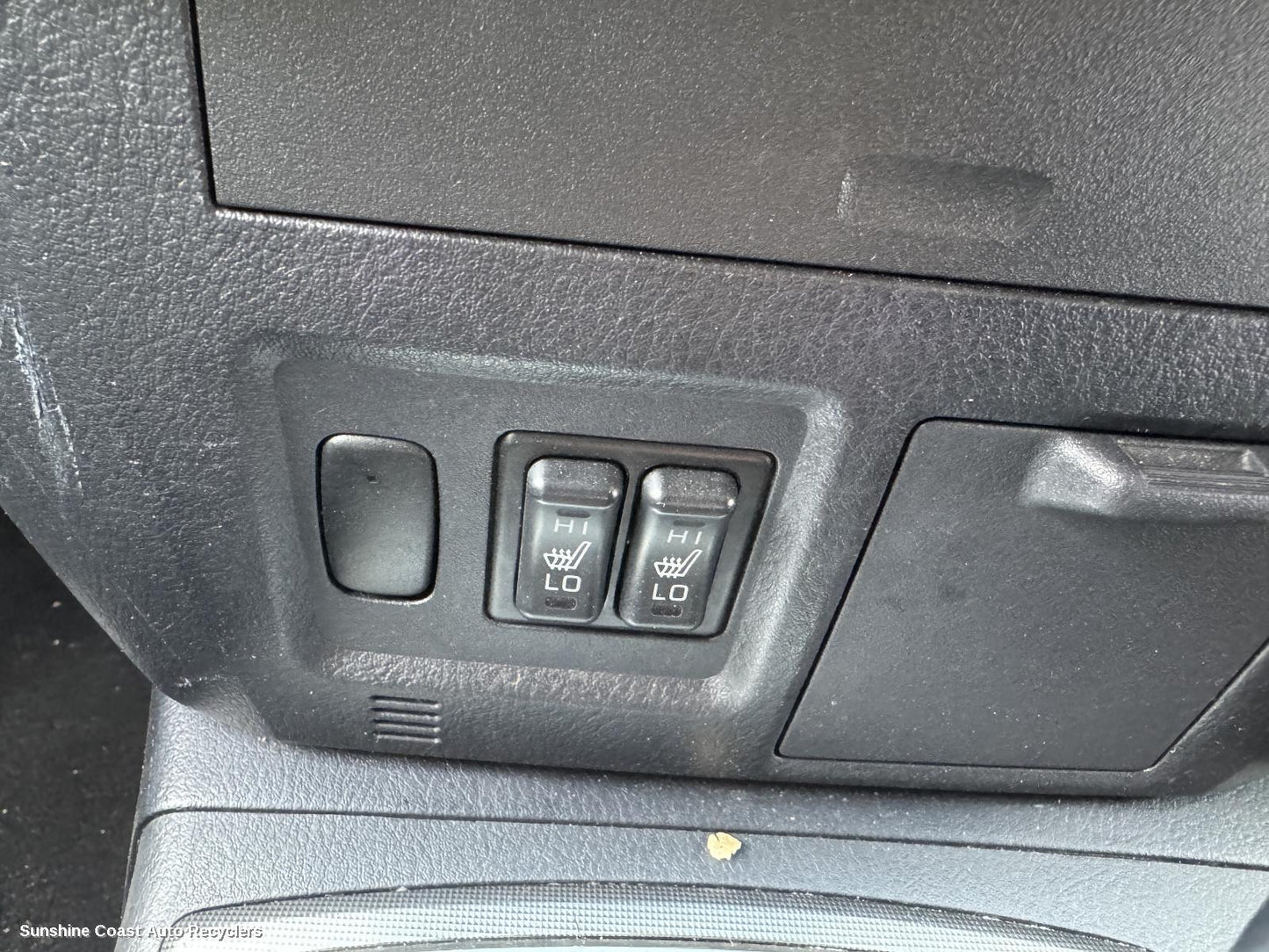 2007 Mitsubishi Pajero Misc Switch Relay