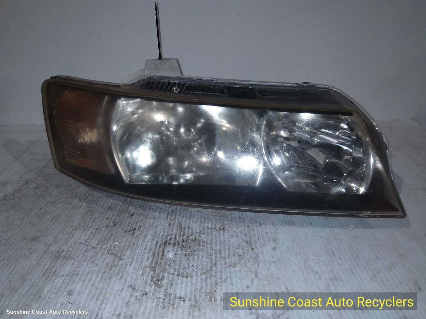 2006 Holden Commodore Right Headlamp