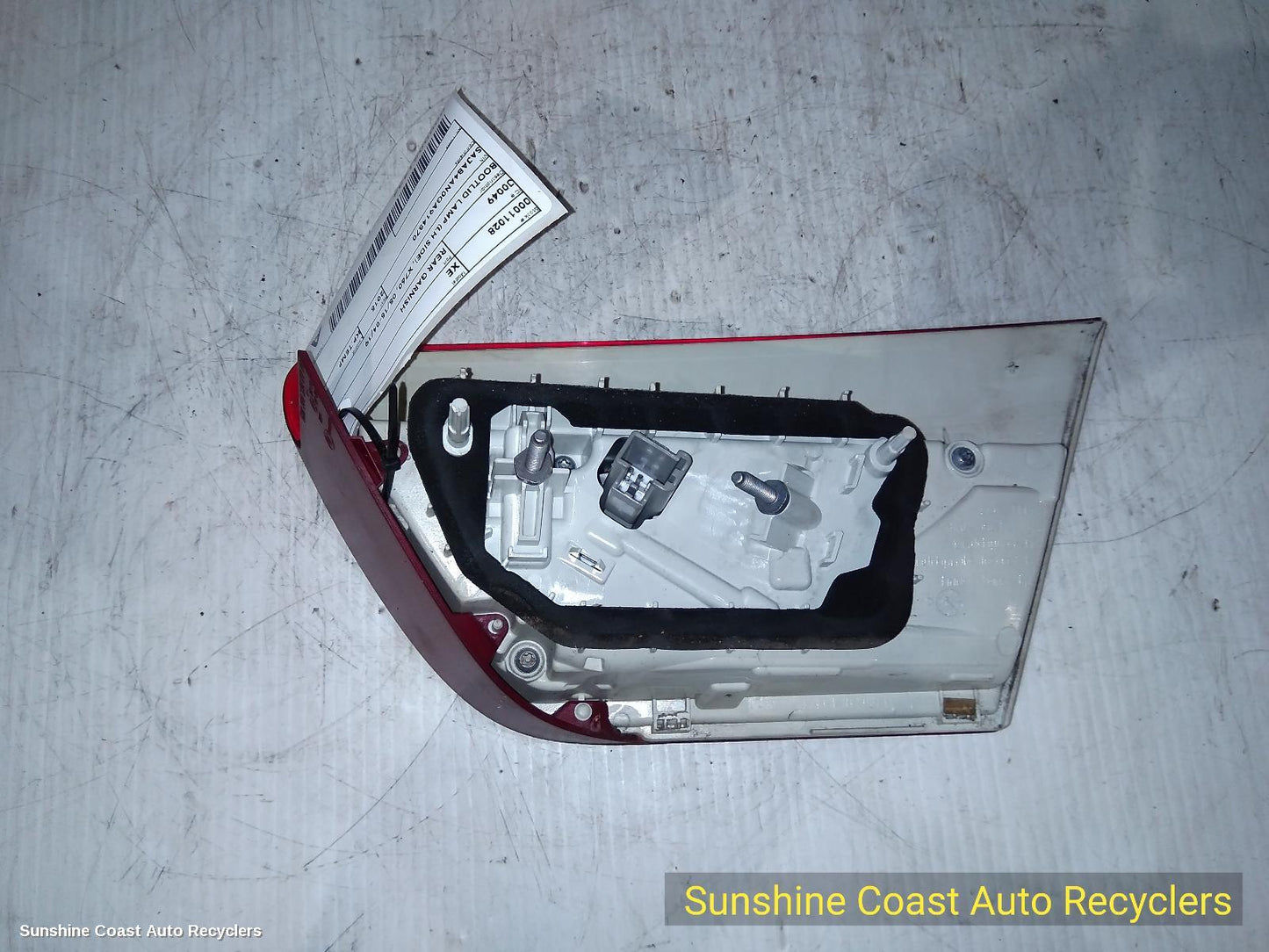 2015 Jaguar Xe Rear Garnish