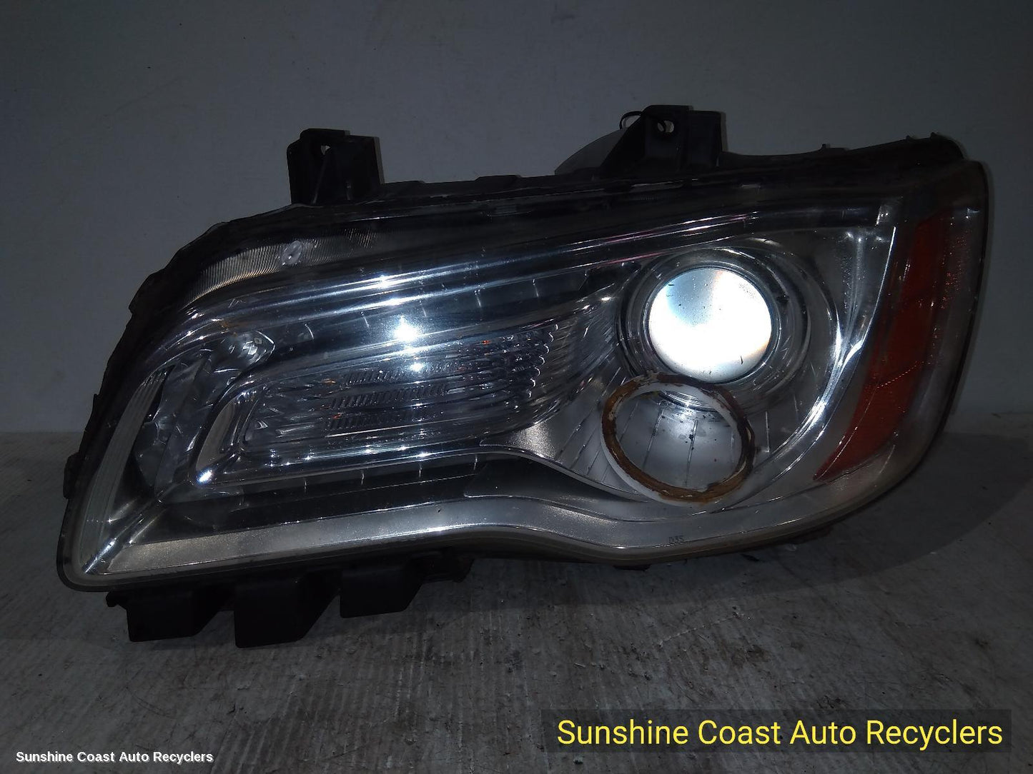 2014 Chrysler 300c Left Headlamp