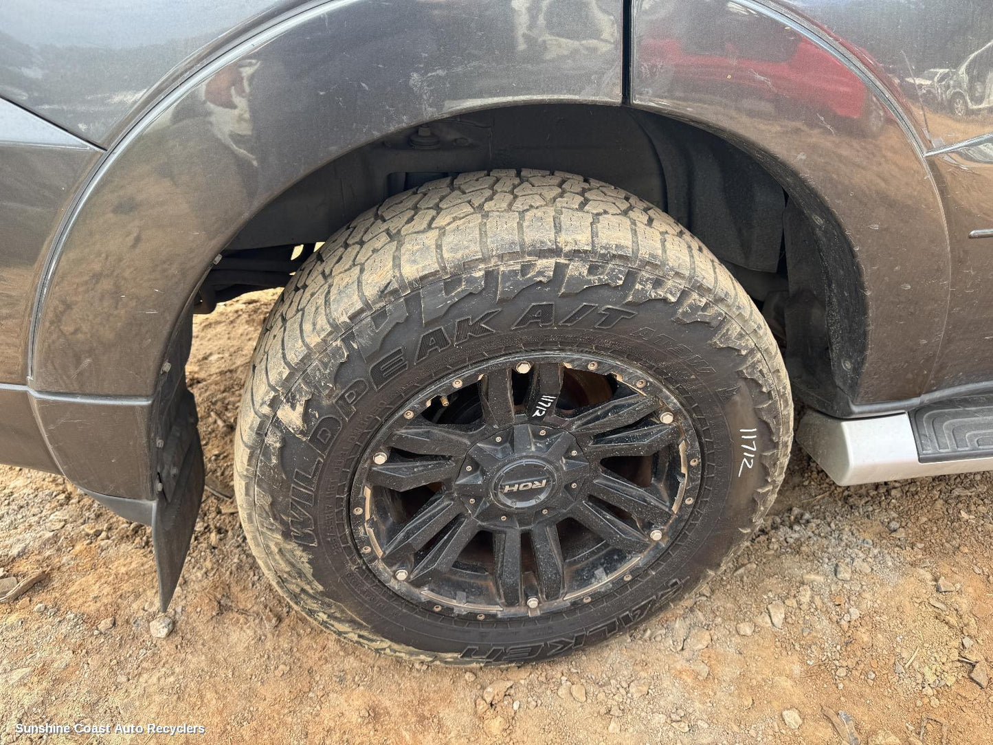 2014 Mitsubishi Pajero Fuel Door   Filler